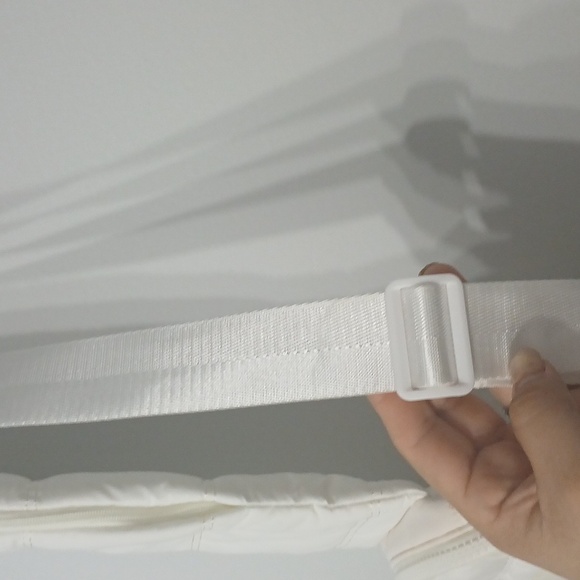 Savvi White Quilted Pouch, Pre-owned - Picture 6 of 9